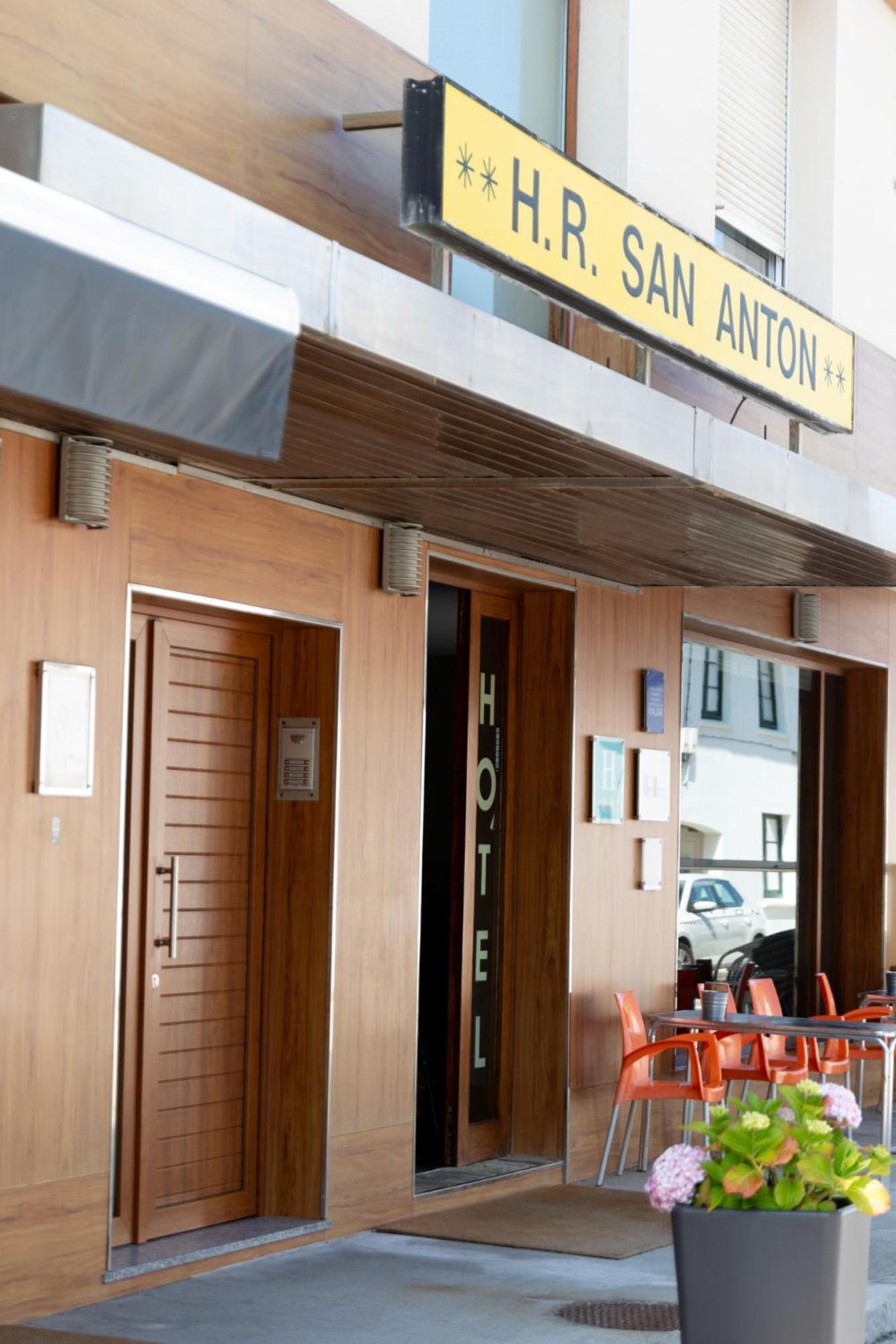Hotel Restaurante San Anton Тапия-де-Касарьего Экстерьер фото