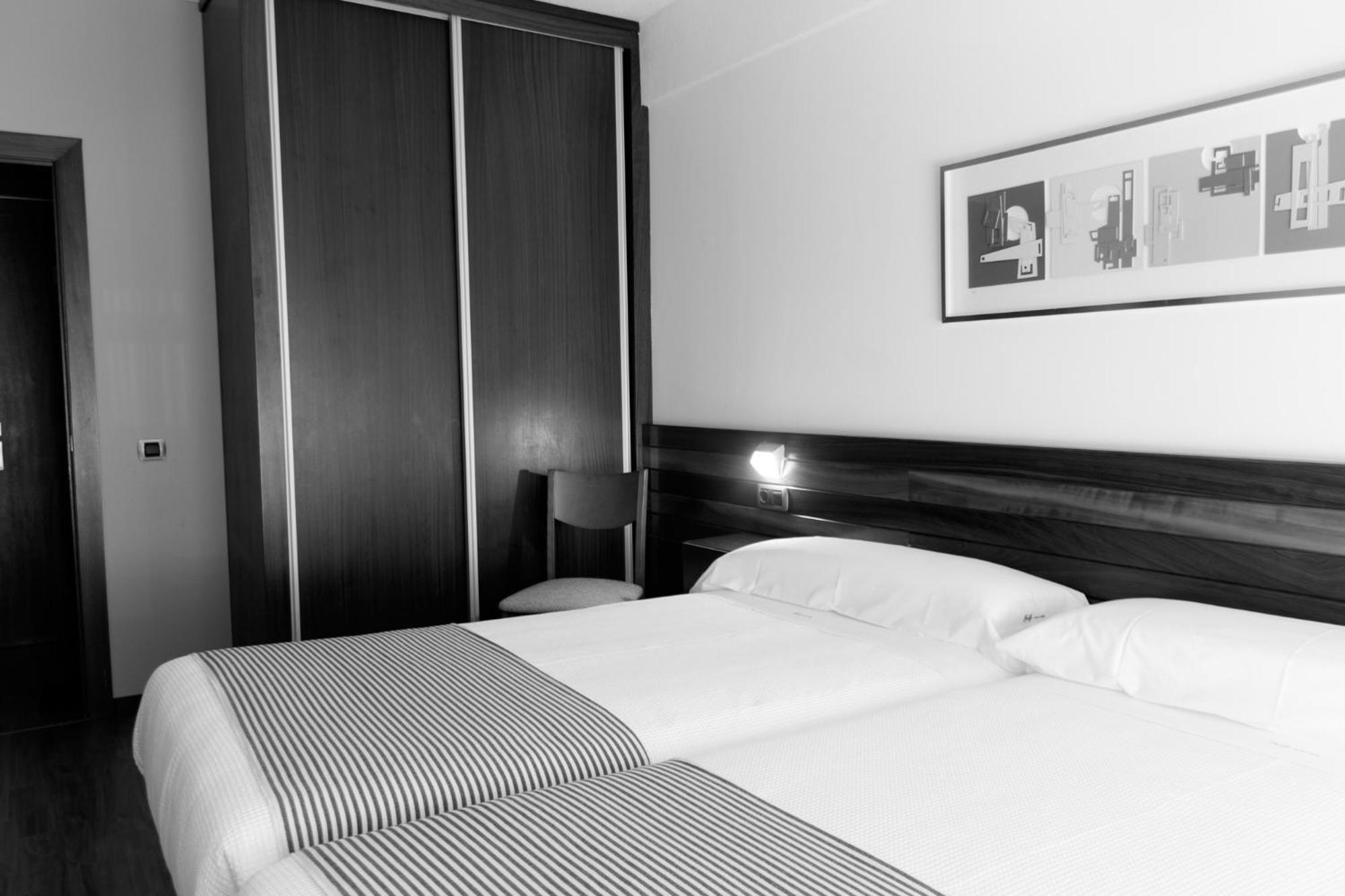 Hotel Restaurante San Anton Тапия-де-Касарьего Номер фото